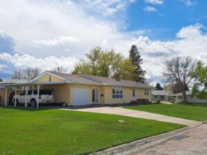 809 E 5th Street Chadron, NE 69337